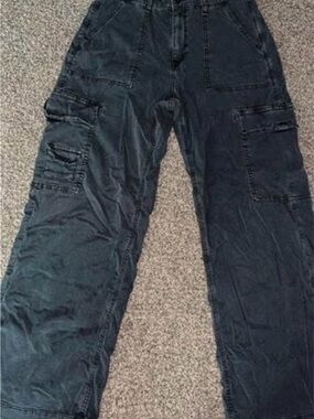 Women’s American eagle cargo pants